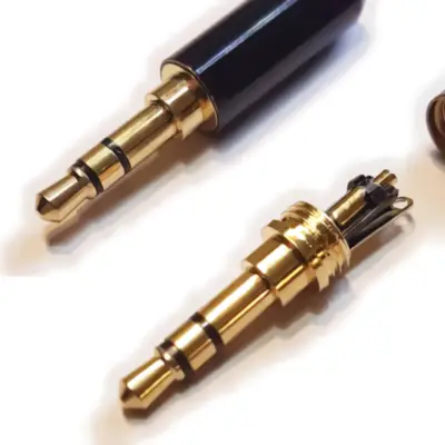 Detalles accesorios de Conector Ficha Miniplug 3,5 Macho Estereo Cuerpo Compacto Negro 7Mm Diam